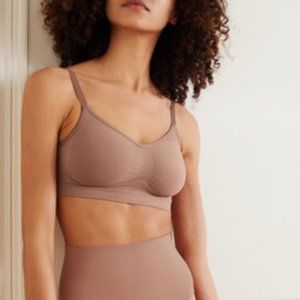 SKIMS SCULPTING BRA UMBER